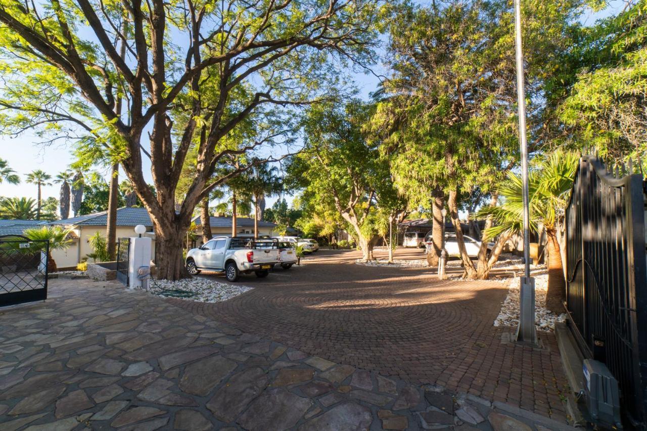 Hotel Pension Palmquell Klein Windhoek Exterior foto